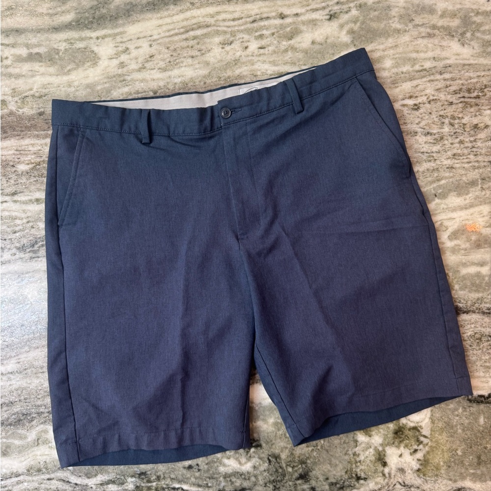 Greg Norman Collection Blue Flat Front Tailored Shorts
Size 38